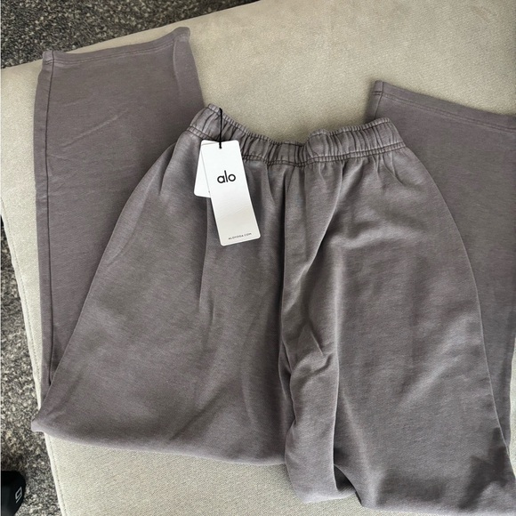 ALO Yoga Accolade Straight Leg Sweatpant Sz. XS Color Grey Wash NWT - Picture 6 of 6